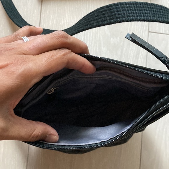 🌊NWOT Coach Crossbody Black Bag🌊 - Picture 4 of 5